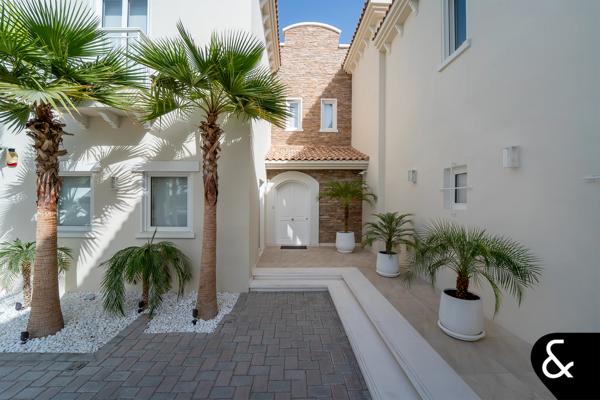 Exclusive Listing - Earth Course View - Immaculate